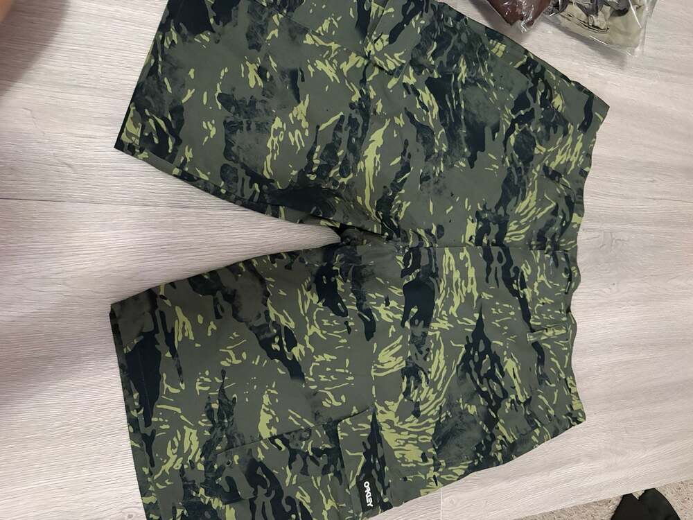 Oakley Camouflage Tiger Stripe Cargo Shorts Regular Fit